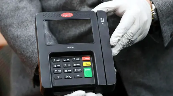 کلاهبرداری با کپی‌ کردن کارت‌ بانکی چگونه صورت می‌گیرد؟/ فیلم 