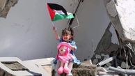 عکس عجیب از یک کودک در میان خرابه های غزه