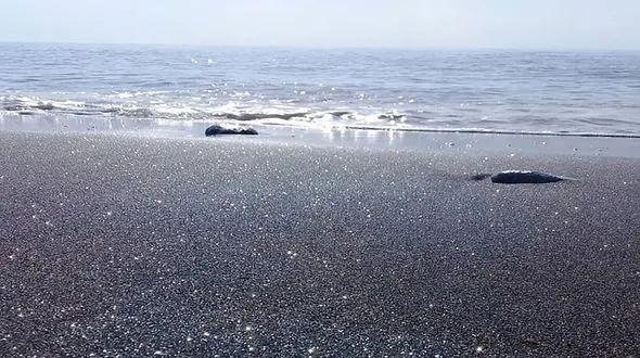 ببینید / ساحل نقره ای جزیره هرمز / اینجا مریخ زمین است + فیلم 