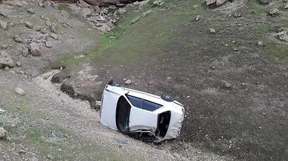 سقوط مرگبار سمند به دره / مرد گیلانی در دم جان باخت 