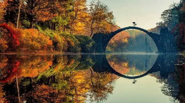 این پل را شیطان ساخته است + فیلم