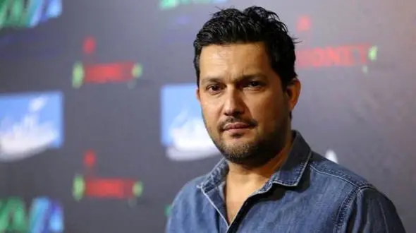 مهراوه شریفی نیا و حامد بهداد در کنار بازیگران