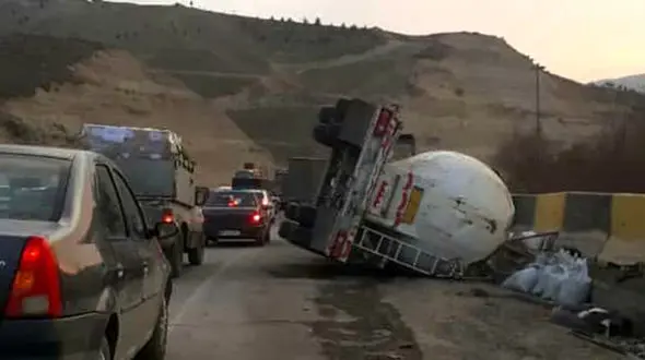 بونکر سیمان روی پژوچپ کرد / در جاده پردیس یک نفر کشته شد