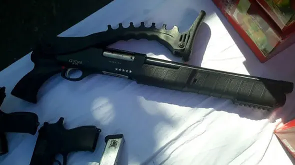 بازداشت 4 مرد همیشه مسلح در تهران /کشف عجیب ترین سلاح ترور در مخفیگاه شان + عکس و فیلم