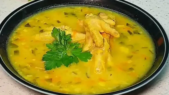 سوپ پای مرغ یک پیش غذای مقوی