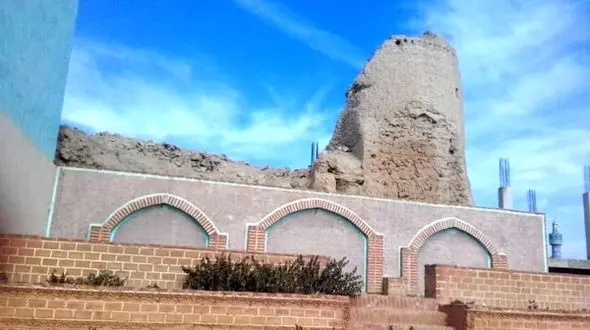 حمله به برج معروف اصفهان / عاملان شبانه دست به تخریب زدند