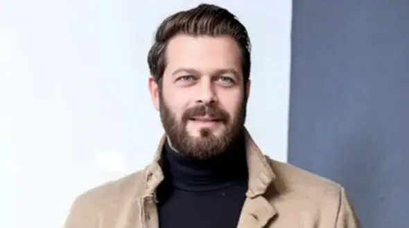 خوانندگی دلنشین پژمان بازغی با یک آهنگ خاص در برنامه چیدمانه/ آدما با همو تنهان هر کدوم یه جور مُعمان+ویدیو
