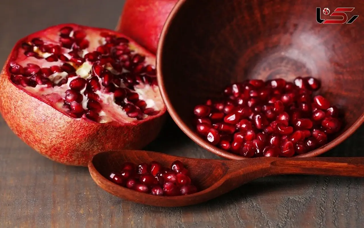 چرا باید انار را با پوست و پیه داخل آن خورد؟