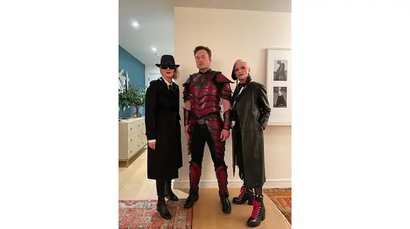 ایلان ماسک در هالووین امسال همه را غافلگیر کرد+ عکس