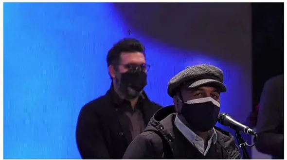 سیمرغ بلورین بهترین بازیگر نقش مرد در دستان رضا عطاران جای گرفت