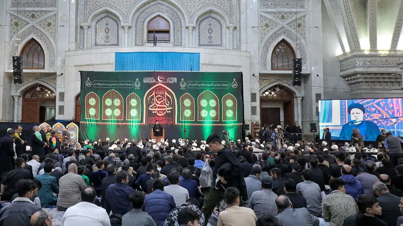 آیت الله سید ابراهیم رئیسی بامداد دوشنبه، در مراسم احیای شب بیست و یکم ماه مبارک رمضان و در شب شهادت مولای متقیان حضرت امیرالمومنین علی (ع)، در اجتماع زائران حرم مطهر امام خمینی (ره)