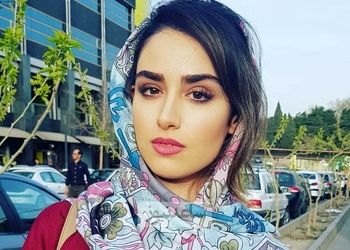 کمپینگ هانیه غلامی در وسط جنگل!/ استراحت تو هموک چه حالی میده !