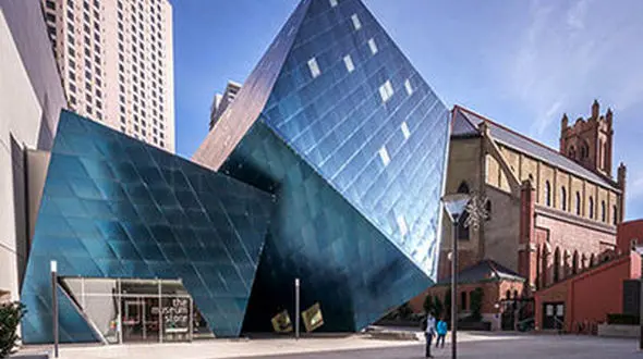 بازگشایی ساختمان شگفت انگیز موزه هنر معاصر +تصاویر