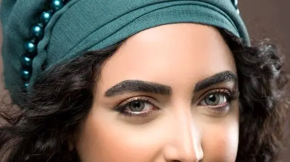 کشف حجاب و لباس خانم بازیگر  سریال لیسانسیه ها  / خداحافظی از بازیگری  ساناز طاری + عکس ها