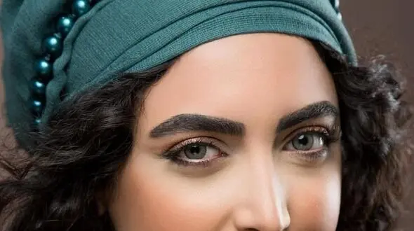 کشف حجاب و لباس خانم بازیگر  سریال لیسانسیه ها  / خداحافظی از بازیگری  ساناز طاری + عکس ها