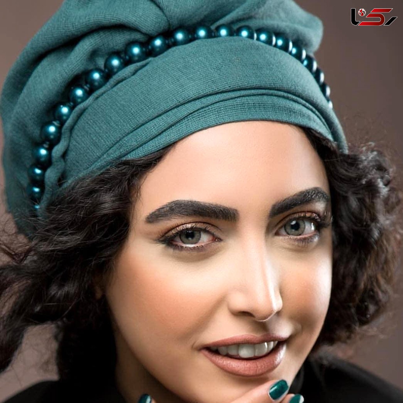 کشف حجاب و لباس خانم بازیگر  سریال لیسانسیه ها  / خداحافظی از بازیگری  ساناز طاری + عکس ها