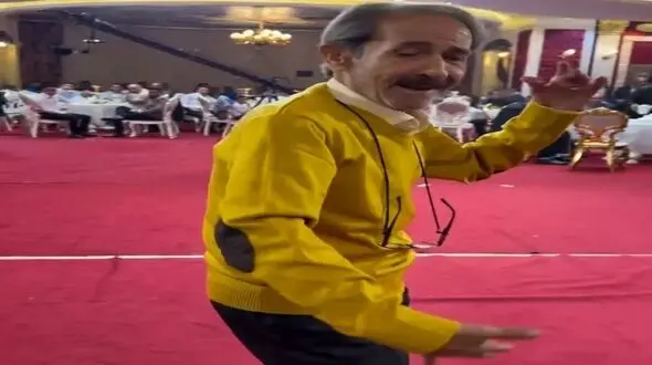 فیلم آواز شاد /  پیرمرد کمر فنری یه جور باحال و دل باز کن رقصید خواننده گفت شاباش این با من 