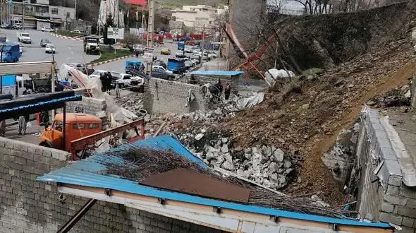 زمین در بارندگی شدید سردشت حرکت کرد / رانش زمین در ورودی شهر مرد جوان راهی بیمارستان کرد