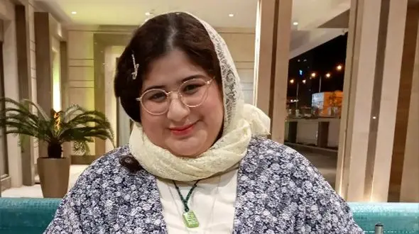 فیلم / / نگین صفری‌جم بازیگر سریال قهوه پدری: / خیلی مسخرم کردند .../ از اسم خودم تنفر داشتم!  / انگار آقای مدیری منو از جوی آب پیدا کرده! .../ نه به خدا ....