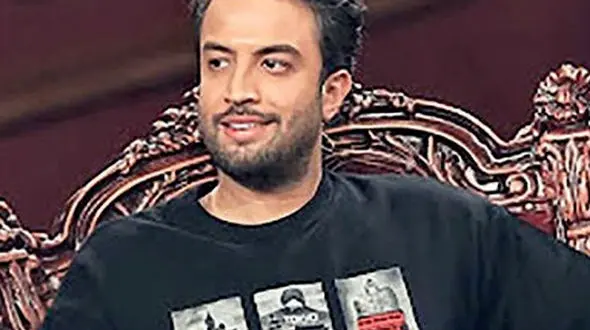 برشی از فیلم مشق شب کیارستمی و اذان گفتن بنیامین بهادری