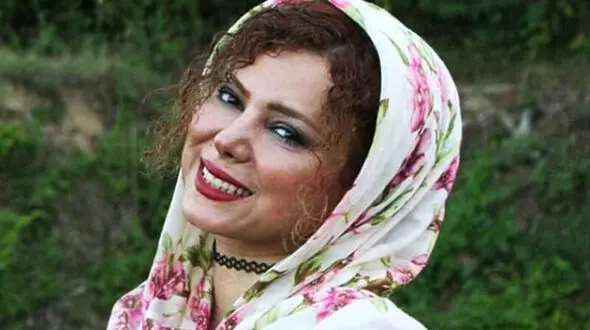 عکس های موتورسواری خانم بازیگر وسط شهر تهران ! / شراره درشتی از خط ممنوعه گذشت !