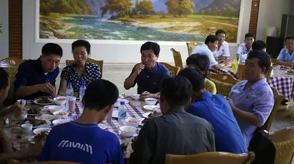 این مردم گوشت سگ می خورند! + تصاویر 