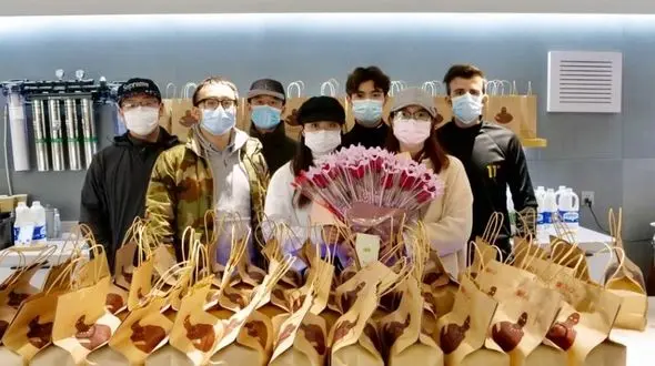 اقدام جوان خوزستانی در شهر کرونا تحسین چینی‌ها را برانگیخت + فیلم و تصاویر