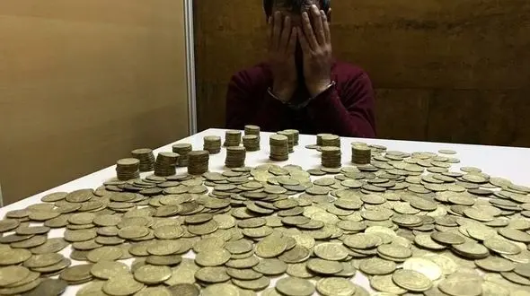 سکه های میلیاردی مرد شیاد بی ارزش بود / کشف 735 سکه در دورود