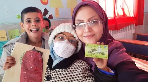 معلم  کرمانشاهی، دانش آموزان خسته را سرپا کرد + فیلم