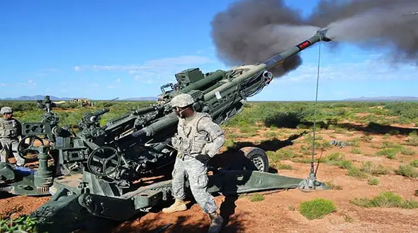 اتفاق خطرناک برای یک سرباز  زیر توپ جنگی + فیلم