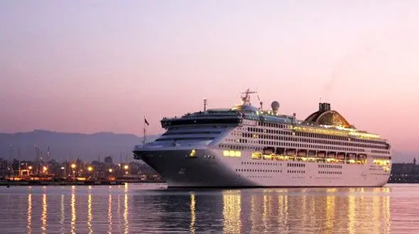 ورود اولین کشتی کروز به ایران