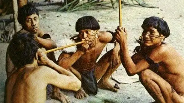 قبیله ای که خاکستر مرده می خورند+عکس