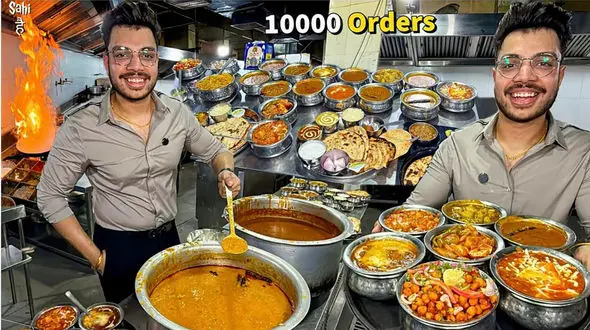 فیلم / راز خوشمزه‌ترین غذای خیابانی هند؛ تهالی مخصوص پنجاب را دیده‌اید؟ 