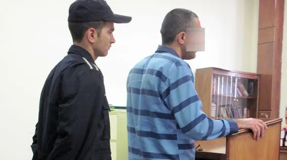  مرد همسایه وقت و بی وقت به در خانه ما می آمد / نیمه شب آمد و من دست به چاقو شدم + عکس