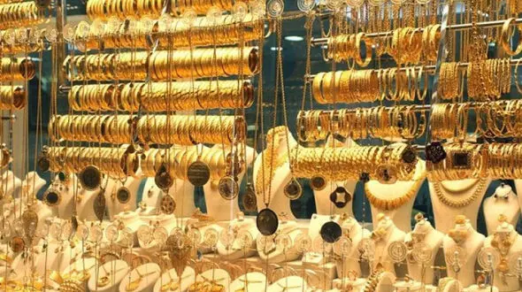 قیمت طلا در ایران افزایش یافت / 77 دلار در جهان ارزان شد