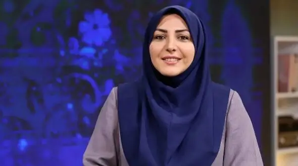 ظروف چینی عتیقه مادربزرگ تبریزی المیرا شریفی مقدم مجری برنامه سال تحویل/ این مدل قوری و فنجون هارو محاله جایی دیده باشید!+عکس