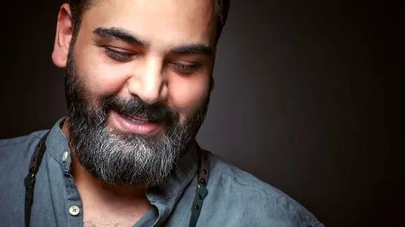 احسان علیخانی : حیف که کت تنمه ، من سیکس پک ندارم یه دونه دارم ولی خفنه ، مال من وان پکه