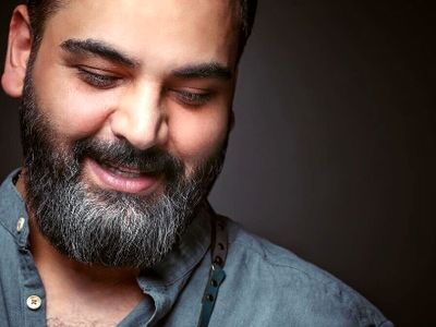 احسان علیخانی : حیف که کت تنمه ، من سیکس پک ندارم یه دونه دارم ولی خفنه ، مال من وان پکه