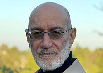 فیلم آواز باشکوه سیاوش قمیشی با آهنگ تو این دنیای وارونه منم تنها که برعکسم + موزیک ویدیو و متن ترانه