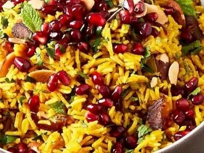 طرز تهیه انار پلو شیرازی؛ غذای خاص شب یلدا