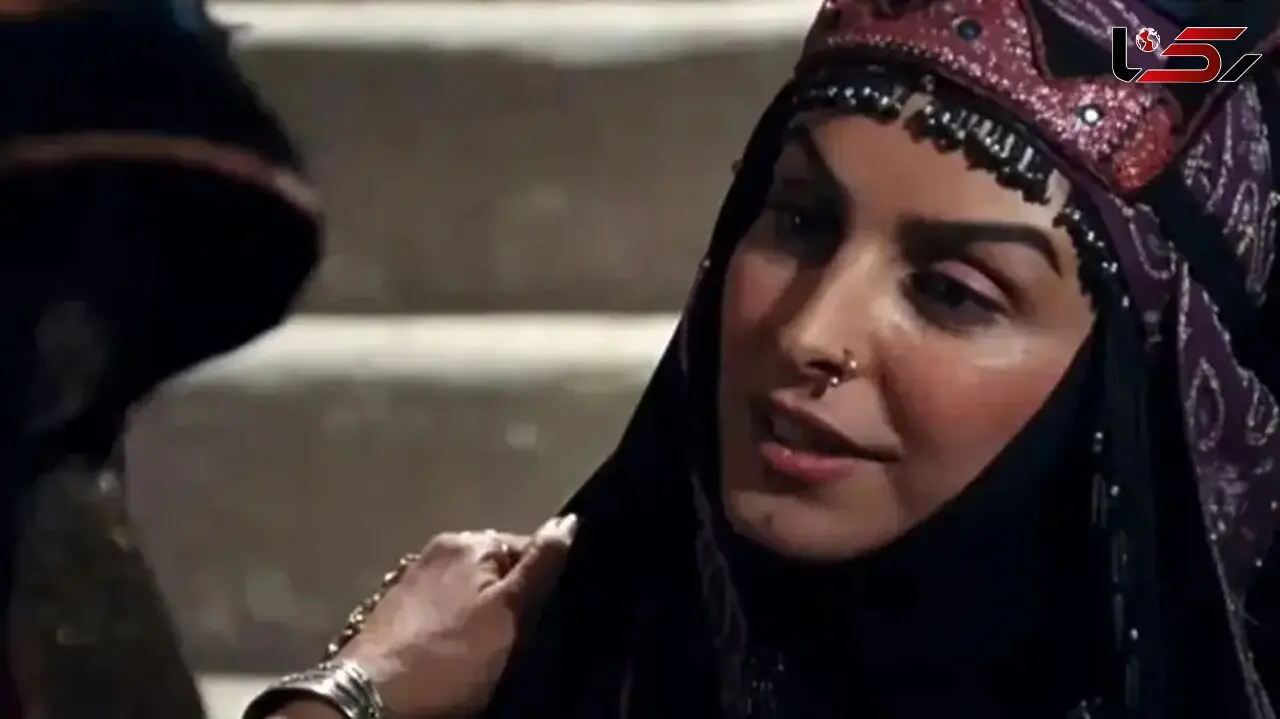 نگاهی به چیدمان منزل مجلل ماه‌چهره خلیلی / مبلمان سلطنتی، آینه منبت کاری شده، منشور کوروش