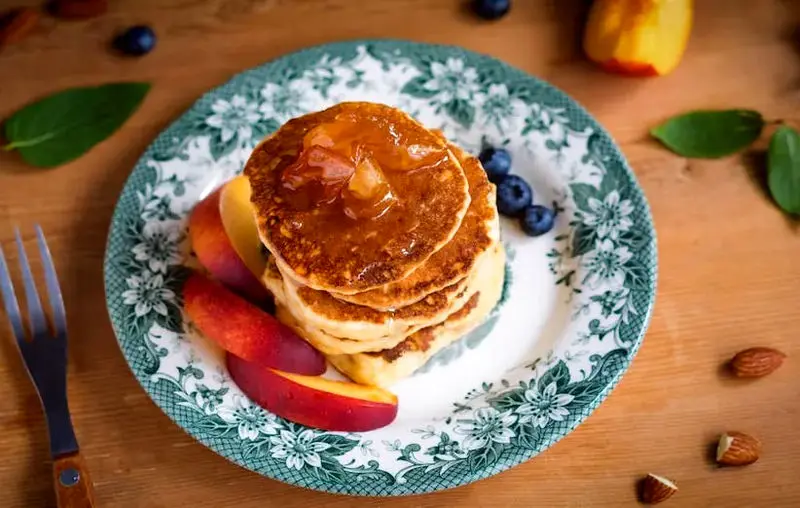 پنکیک هلوی کاراملی و جو