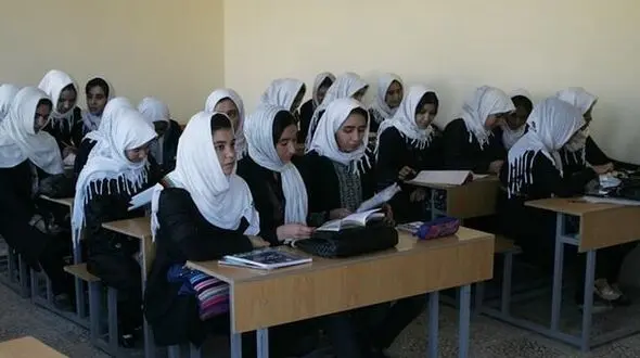 بهانه عجیب طالبان برای ممانعت از تحصیل دختران / لباس ندارند!