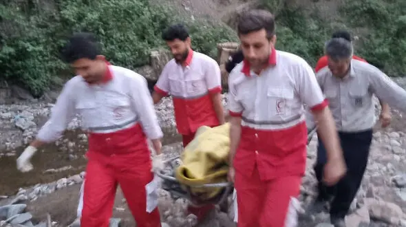 مرگ تلخ پدر جوان برای نجات فرزندانش در جاده چالوس / در رودخانه چالوس غرق شد