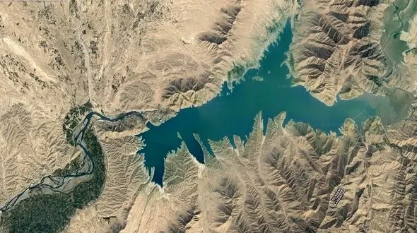 افغانستان 4 روز است به طور مداوم حقابه هیرمند را رهاسازی کرده است / 5 میلیون متر مکعب آب به سمت ایران روانه شد / افغانستان عمدی آب به شوره زار نریخت + فیلم