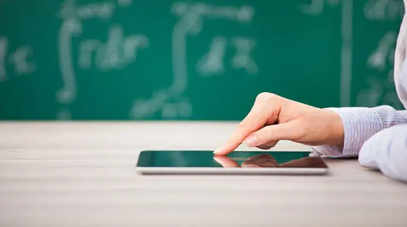 اختصاص 2هزار میلیارد تومان به آموزش و پرورش برای خرید تبلت دانش آموزی