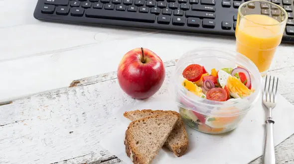 توصیه های مهم غذایی برای دورکاران 