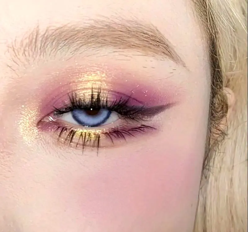 میکاپ عروسکی صورتی