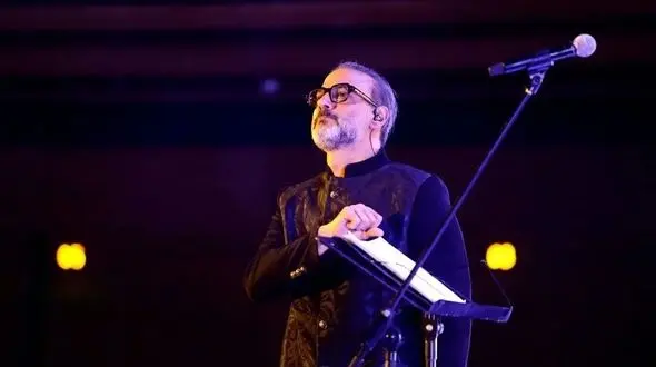 فیلم آوازخوانی باشکوه علیرضا قربانی/ با آهنگ ارغوان اشک همه سالن رودر آورده همه شیفته این ساز و آوازن