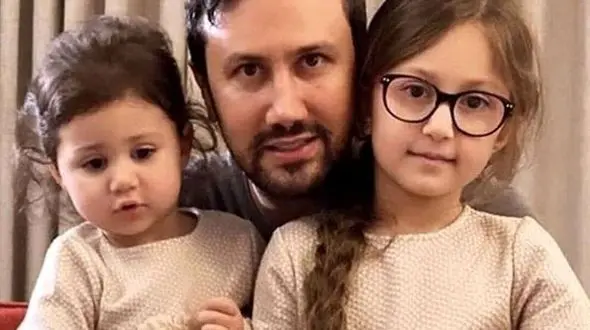 عکس ها / درس خواندن کله صبحی پناه و نبات با چشمان خواب‌آلود برای امتحانشان  / الهی هوا هنوز تاریکه / مامان سپیده :بگردم براشون .. / مدرسه شون دولتیه توی بلژیک و خیلی هم ....